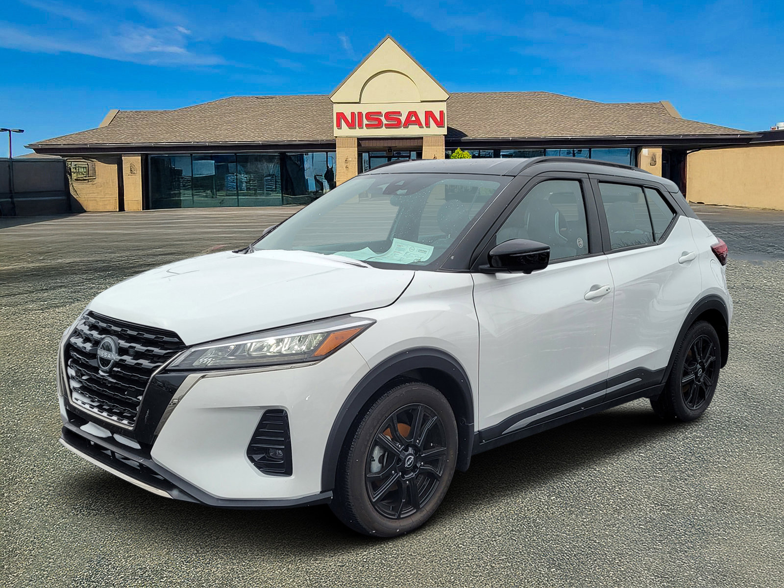 Certified 2023 Nissan Kicks SR w/ SR Premium Package image 2