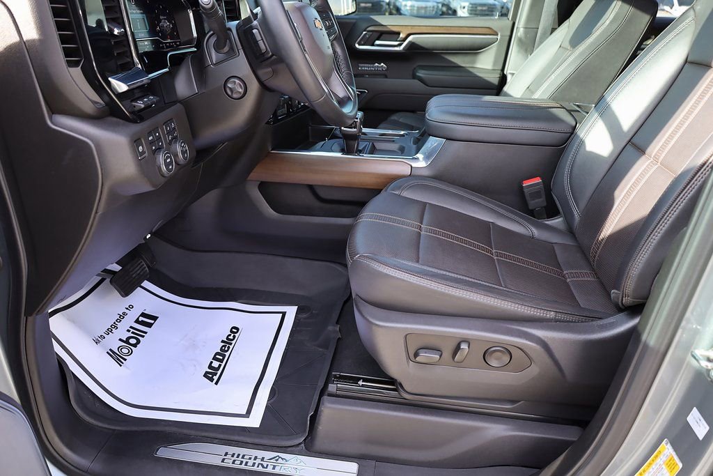 Used 2023 Chevrolet Silverado 1500 High Country w/ High Country Premium Package AWD/4WD image 11