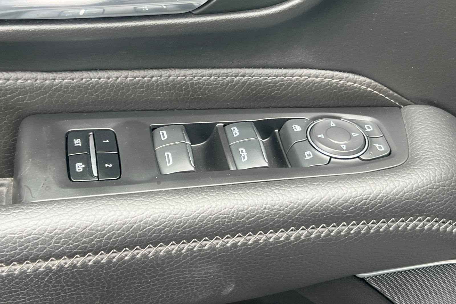 Used 2024 GMC Yukon Denali AWD/4WD image 14