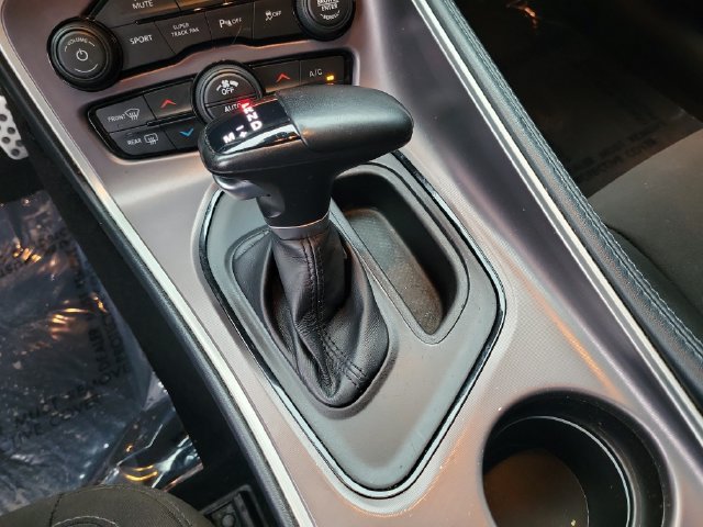 Used 2022 Dodge Challenger R/T w/ Driver Convenience Group RWD image 21