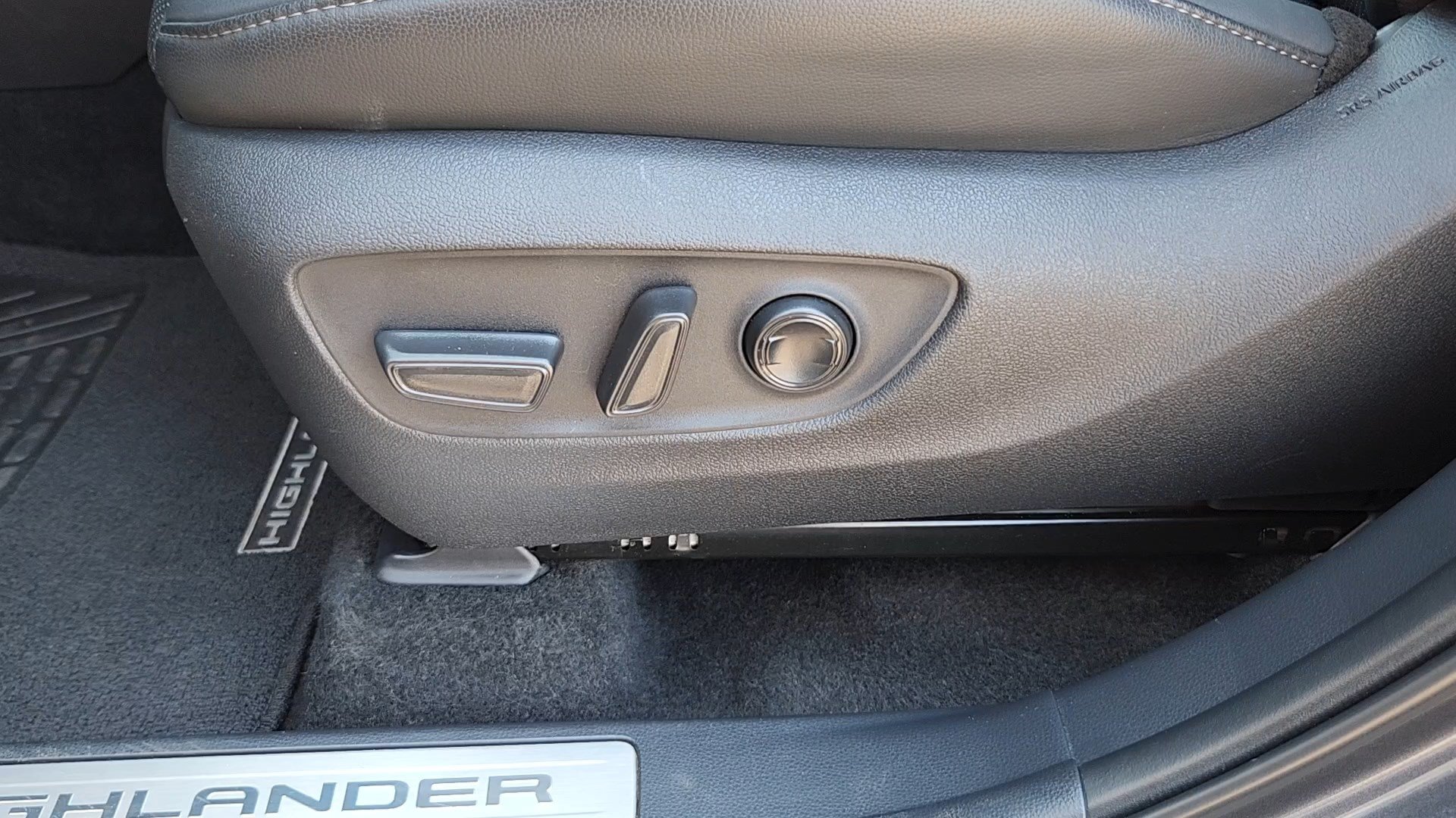 Used 2025 Toyota Highlander Limited AWD/4WD image 8