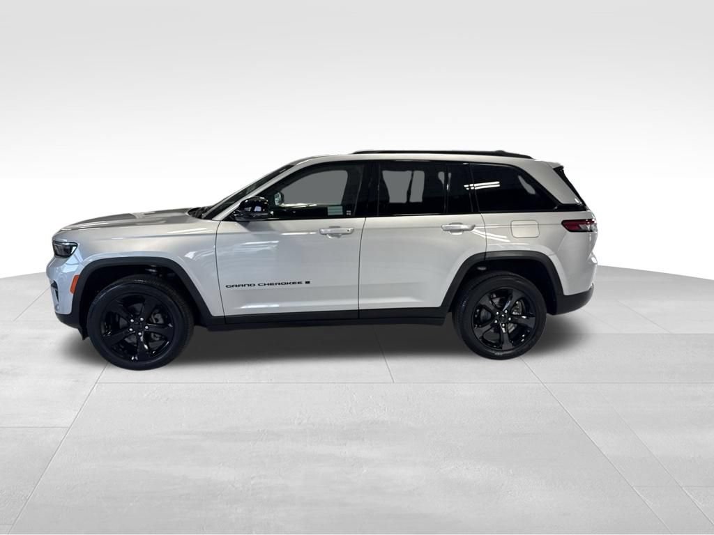 Used 2025 Jeep Grand Cherokee Altitude AWD/4WD video 2