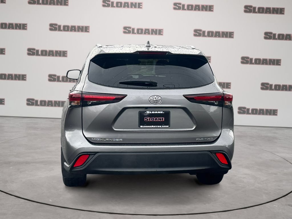 Used 2025 Toyota Highlander XLE AWD/4WD image 4