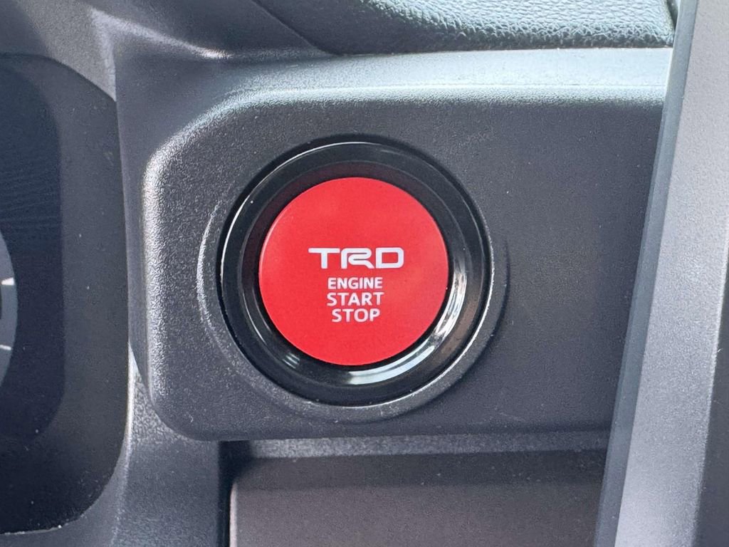 Used 2025 Toyota Tacoma TRD Off-Road AWD/4WD image 9