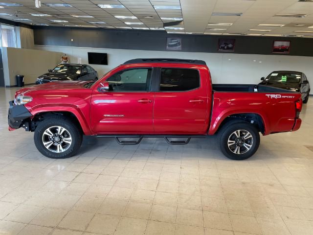 Used 2018 Toyota Tacoma TRD Sport image 9