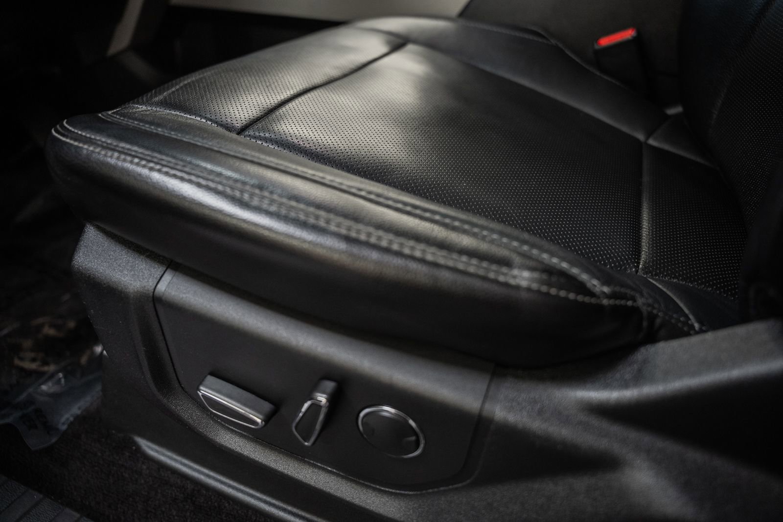 Used 2017 Ford F150 Lariat w/ Equipment Group 502A Luxury image 47