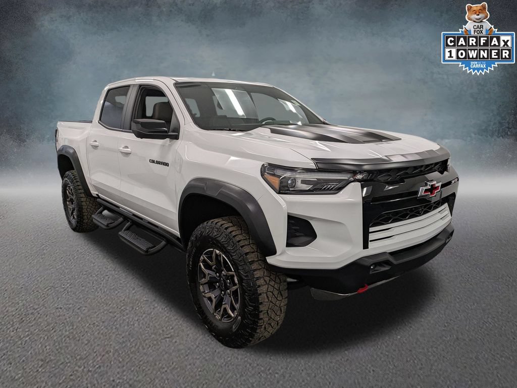 Used 2024 Chevrolet Colorado ZR2 w/ Technology Package AWD/4WD image 3