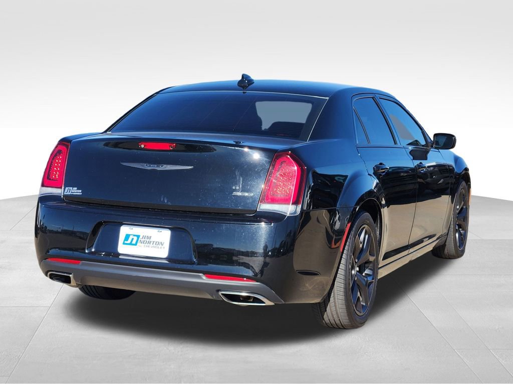 Used 2022 Chrysler 300 Touring w/ Sport Appearance Package image 9