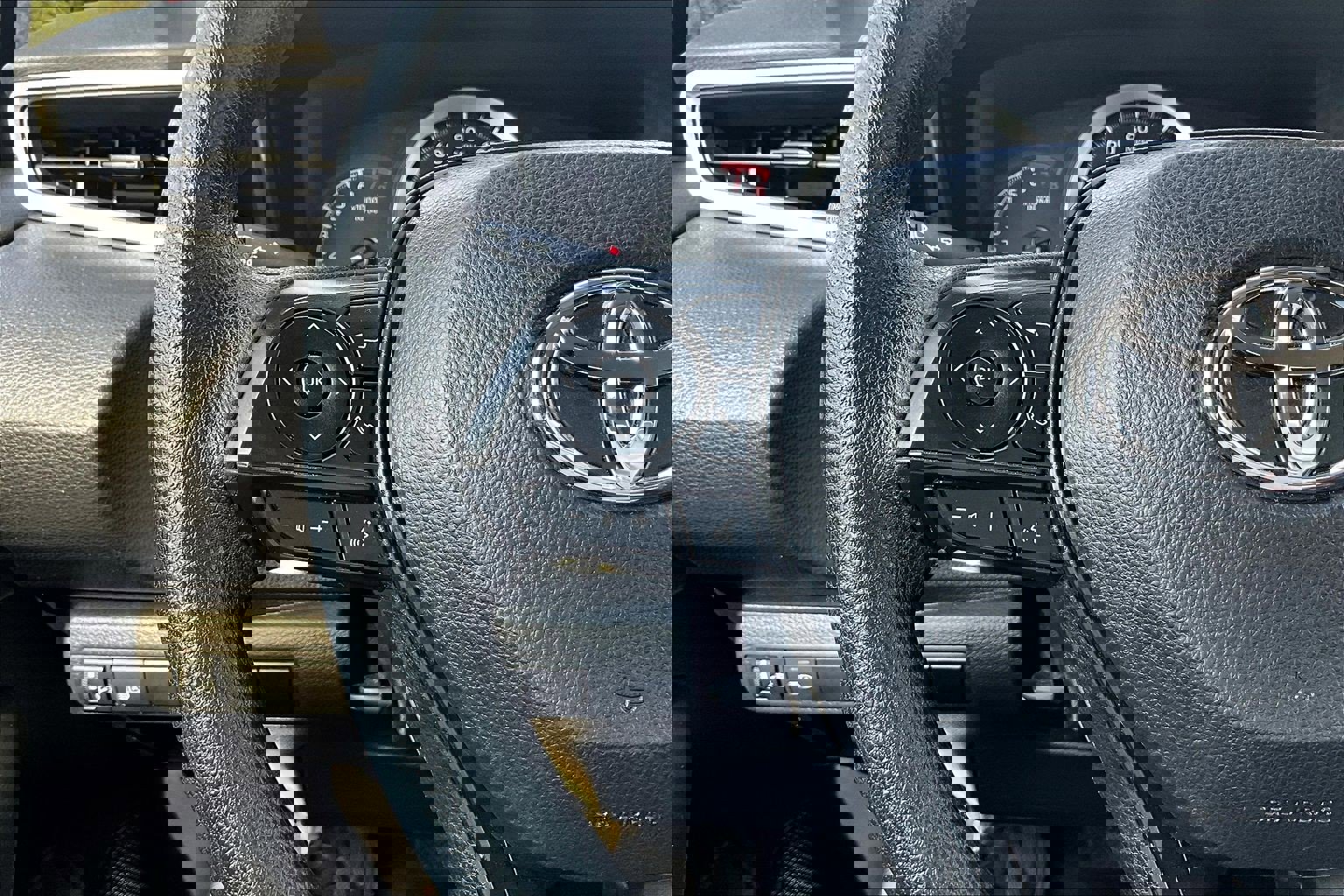 Used 2022 Toyota Corolla LE FWD image 19