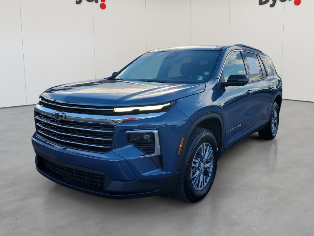 Used 2026 Chevrolet Traverse LT w/ Driver Confidence Package FWD image 1