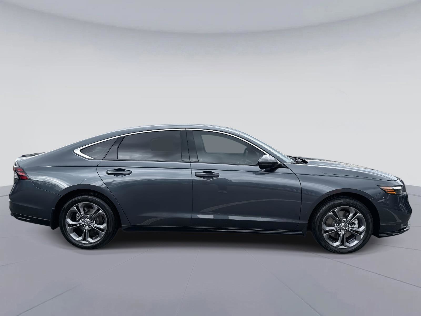 Certified 2024 Honda Accord EX-L image 2