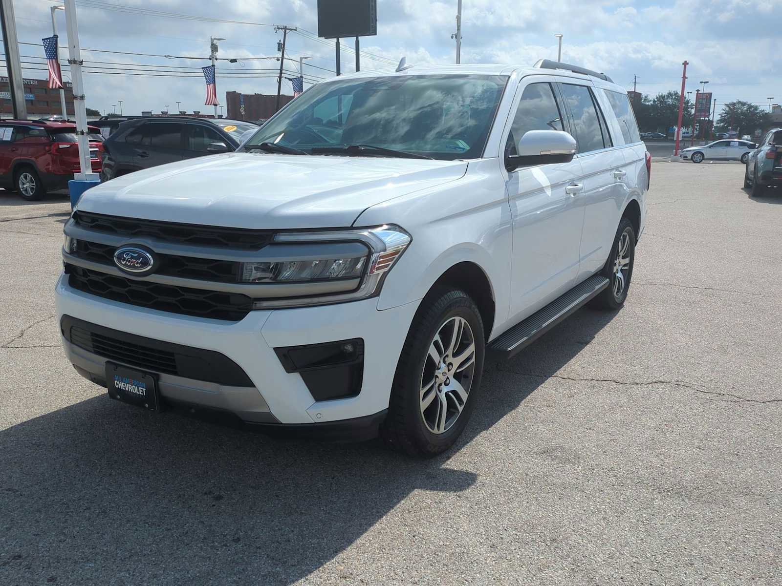Used 2024 Ford Expedition XLT RWD image 4