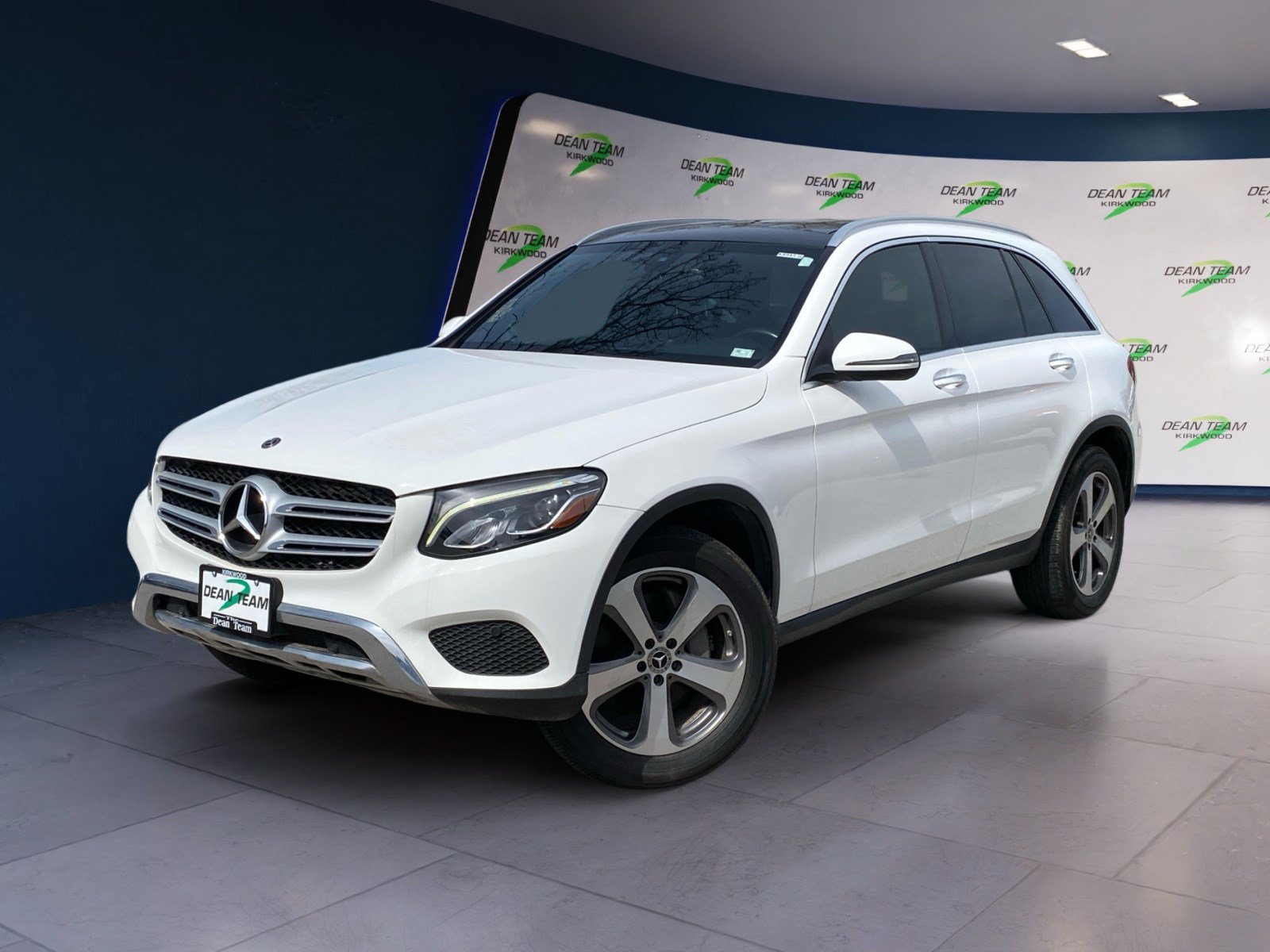 Used 2019 Mercedes-Benz GLC 300 4MATIC w/ Premium Package image 3