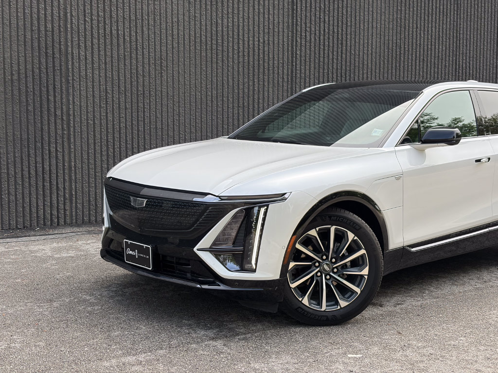Used 2024 Cadillac Lyriq Sport AWD/4WD image 2