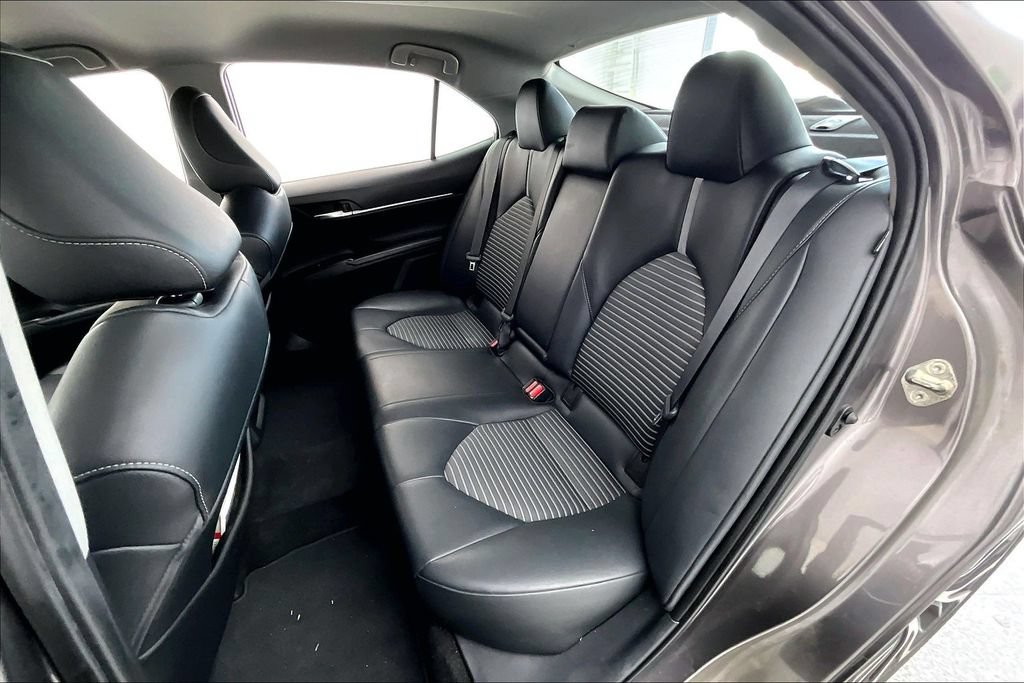 Used 2020 Toyota Camry SE FWD image 31