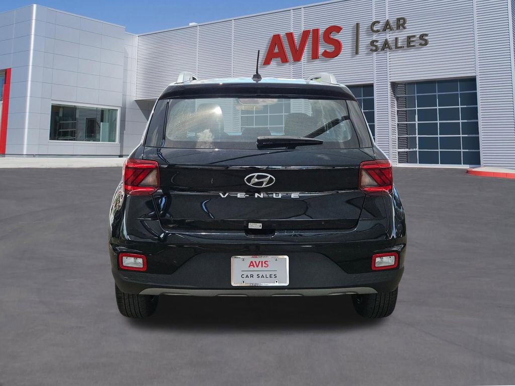 Used 2025 Hyundai Venue SEL FWD image 5