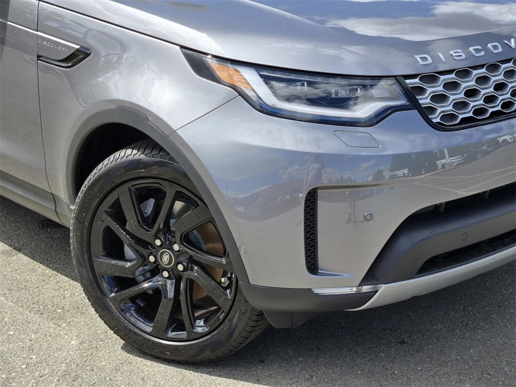 New 2025 Land Rover Discovery S image 6