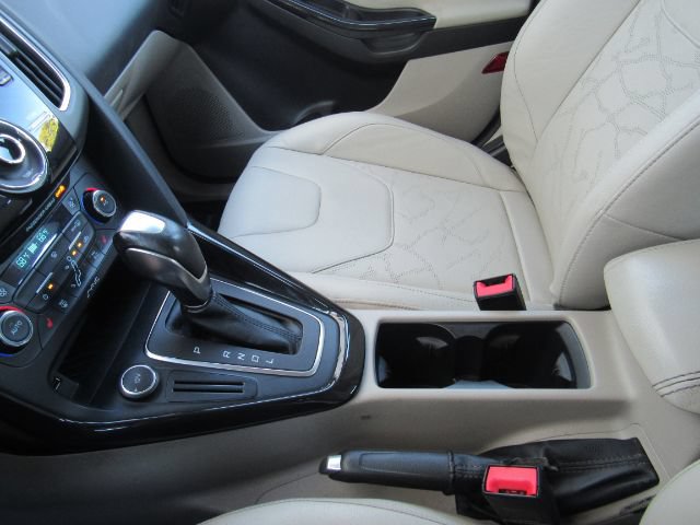 Used 2016 Ford Focus Electric Hatchback FWD image 41