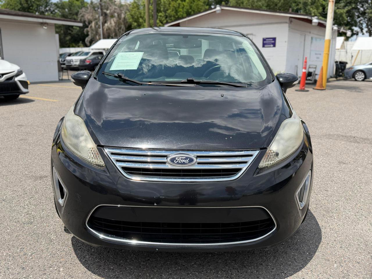 Used 2012 Ford Fiesta SEL FWD image 2