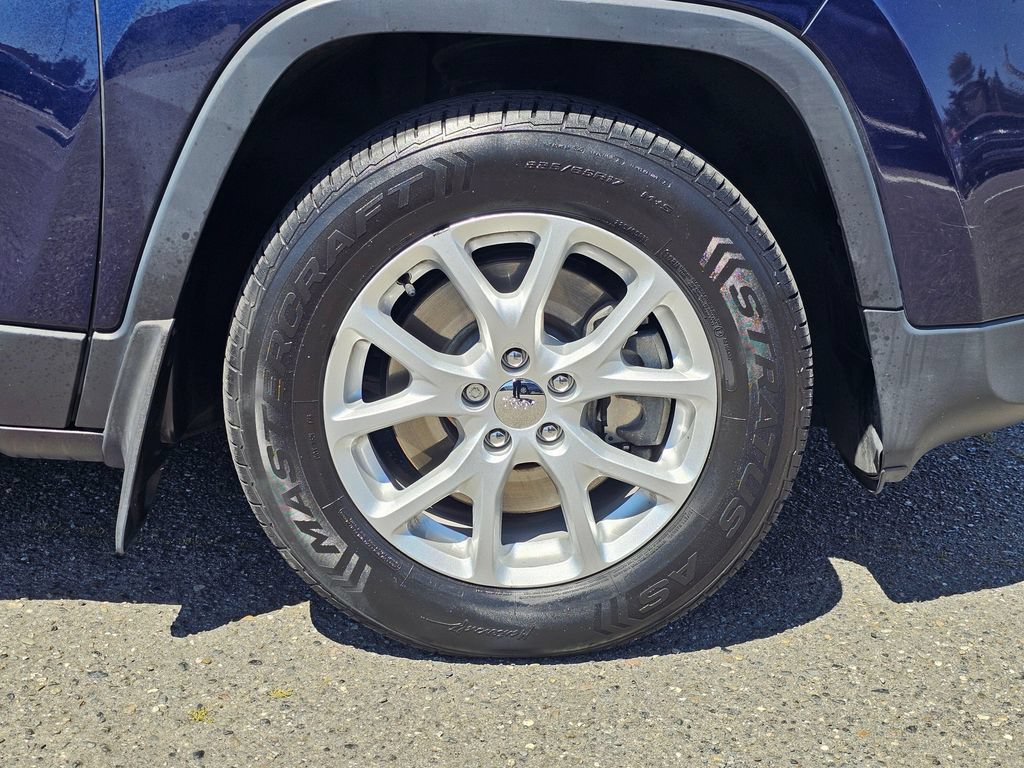 Used 2016 Jeep Cherokee Sport AWD/4WD image 10