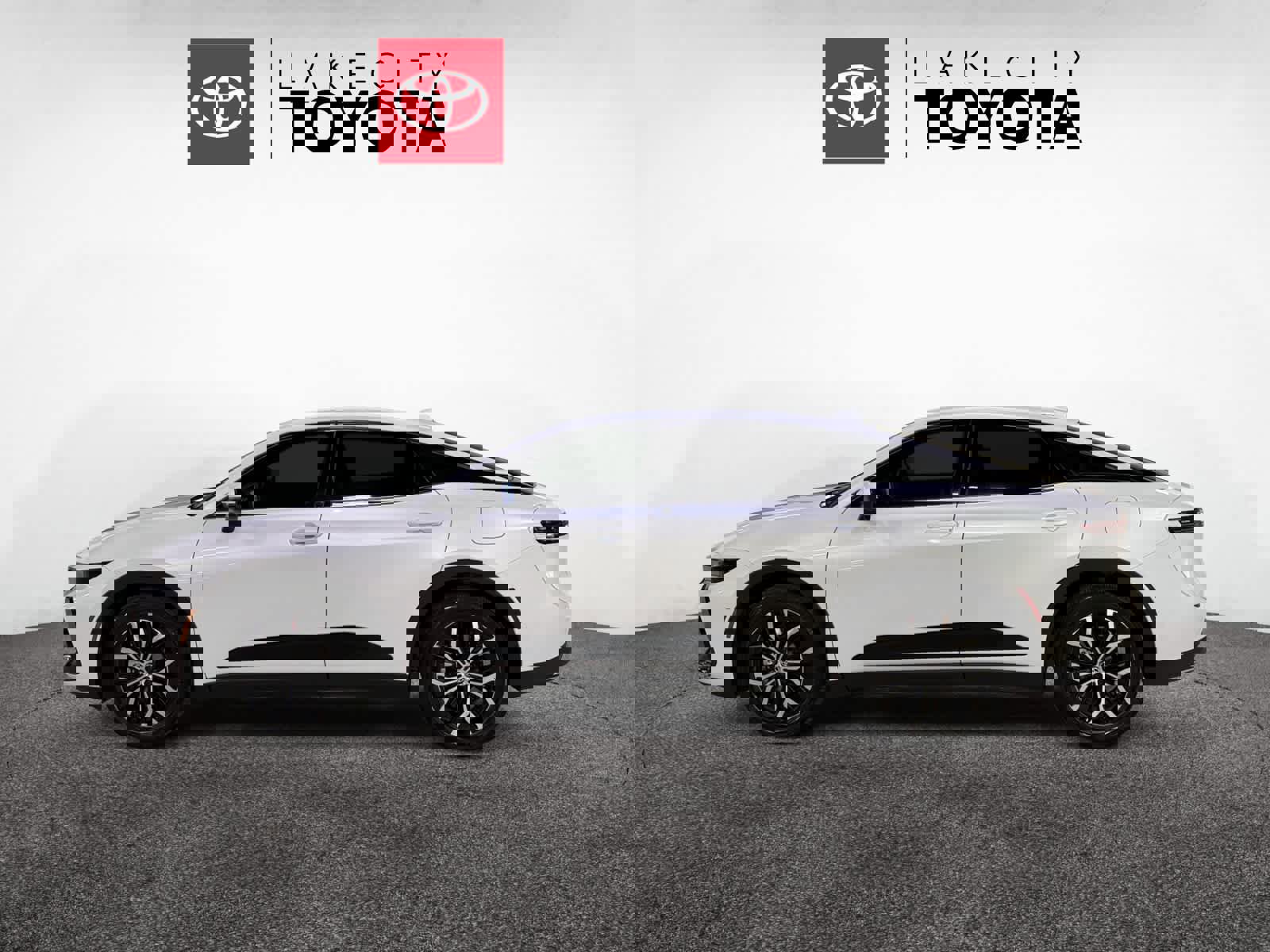 Used 2025 Toyota Crown XLE image 3