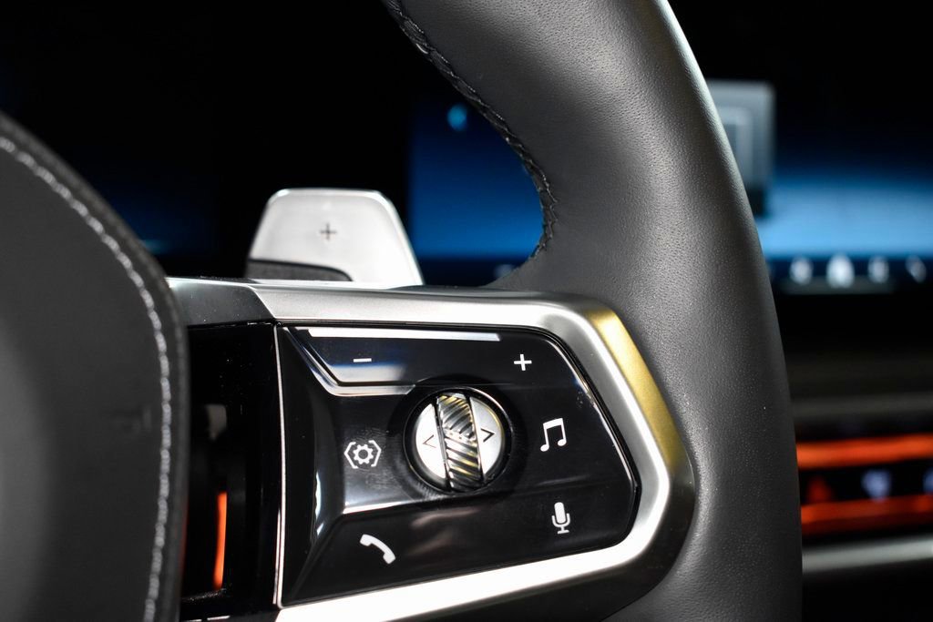 Used 2025 BMW 760i xDrive image 32