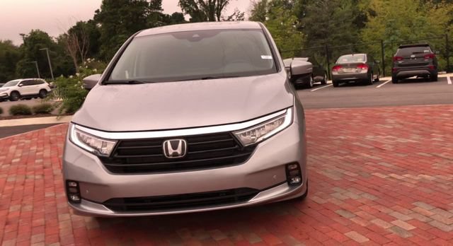 Used 2021 Honda Odyssey Elite image 3