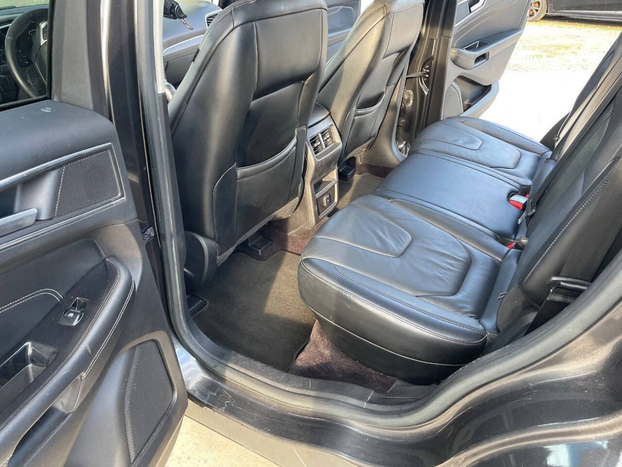 Used 2017 Ford Edge Titanium FWD image 25