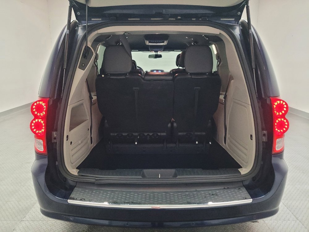 Used 2017 Dodge Grand Caravan SXT w/ Rear Park Assist Package FWD image 29