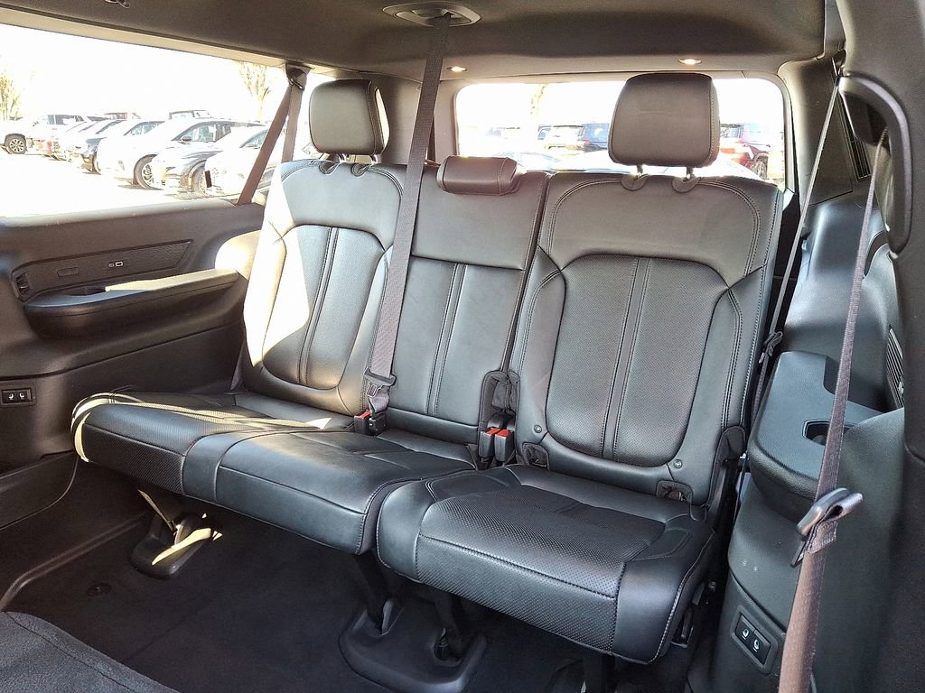 Certified 2024 Jeep Wagoneer L Series III w/ Flexible Seating Group AWD/4WD image 10