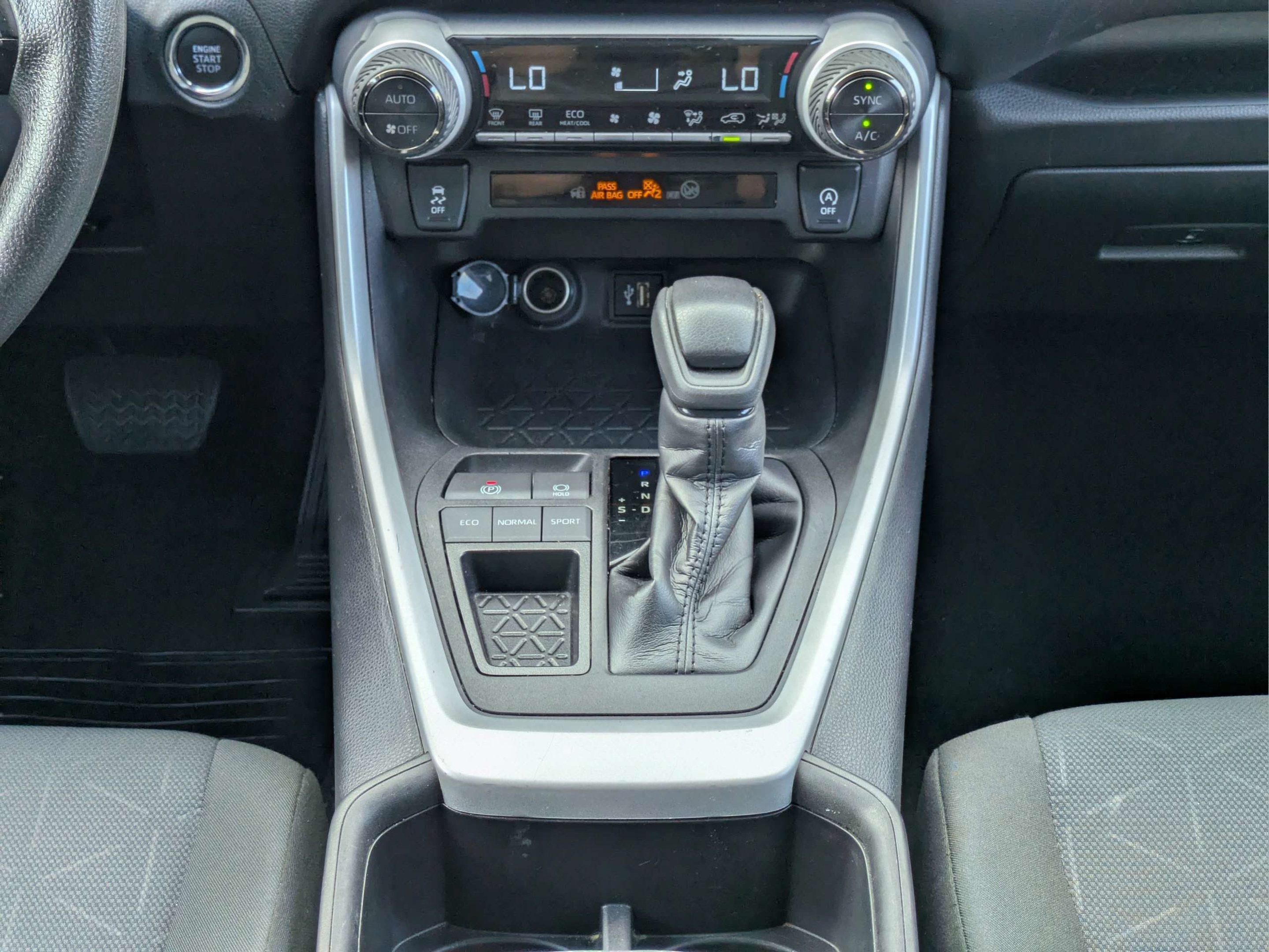 Used 2024 Toyota RAV4 XLE FWD image 15
