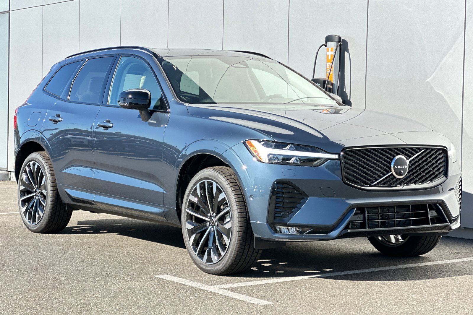 New 2026 Volvo XC60 B5 Ultra w/ Protection Package Premier image 7