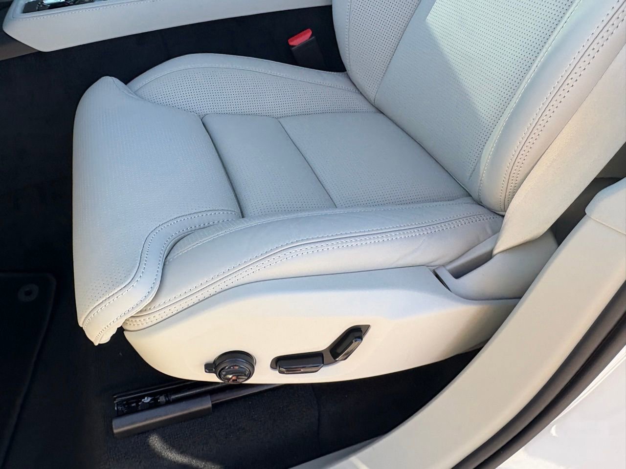 New 2026 Volvo XC90 B6 Ultra w/ Protection Package Premier image 17