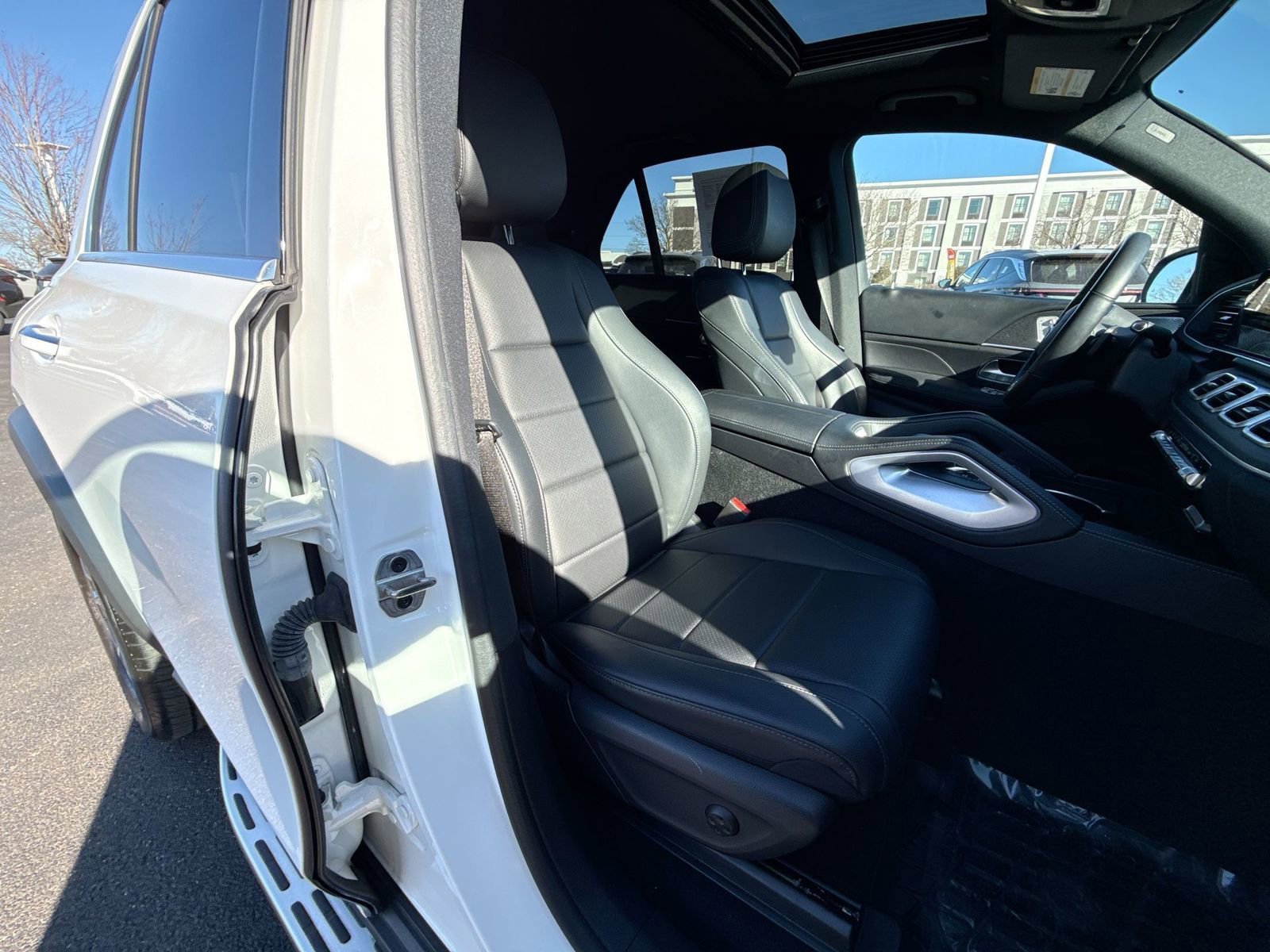 Used 2022 Mercedes-Benz GLE 350 4MATIC w/ Premium Package image 27