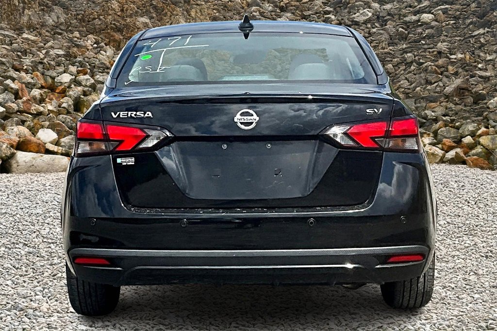 Used 2021 Nissan Versa SV image 4