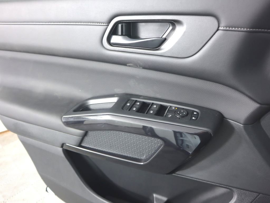 New 2026 Nissan Pathfinder SV image 18