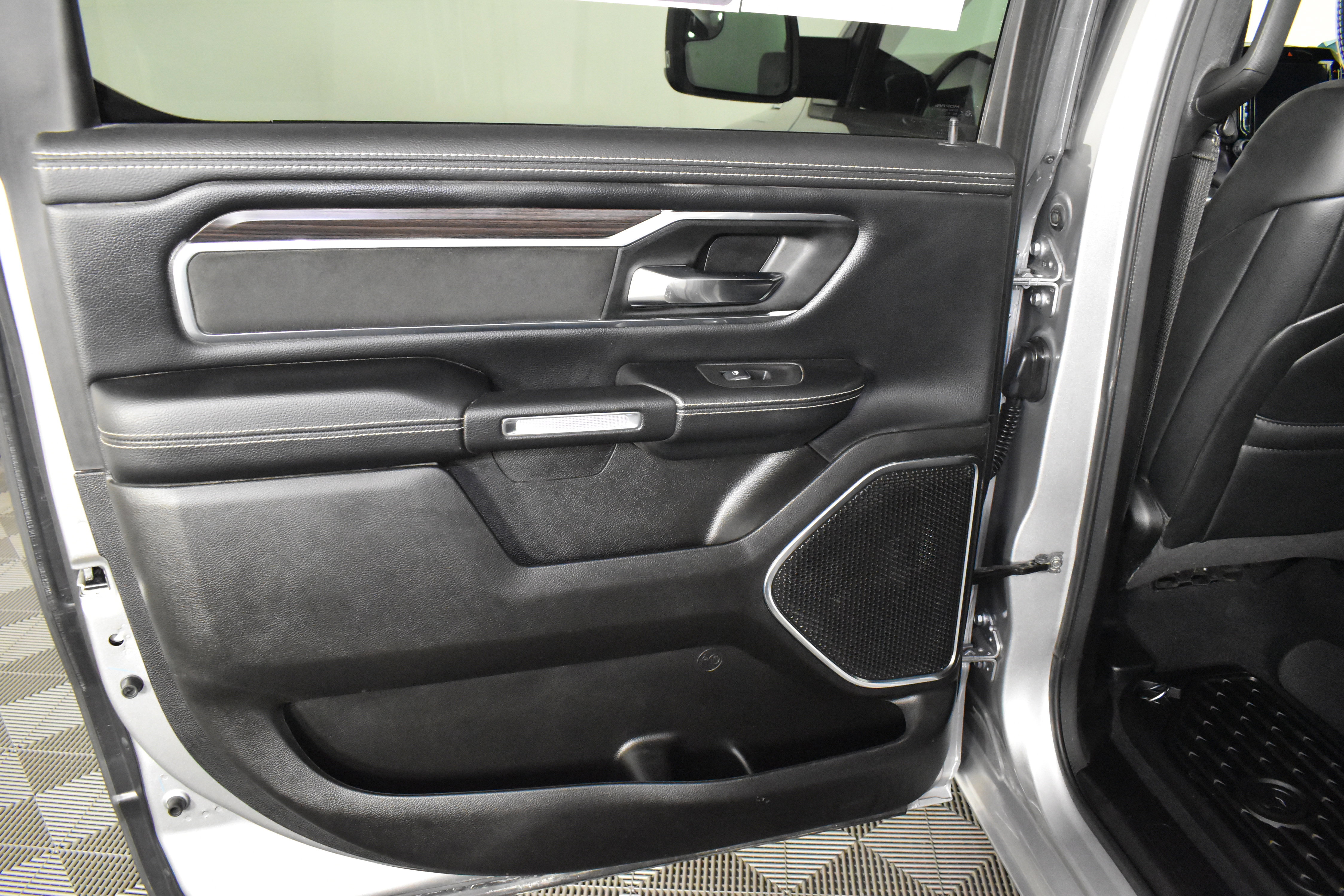 Used 2025 RAM 1500 Laramie image 53