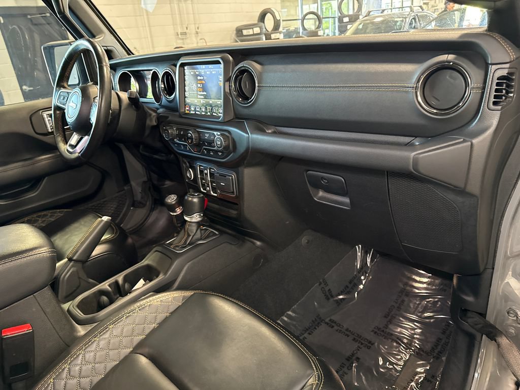 Used 2023 Jeep Gladiator Overland AWD/4WD image 16