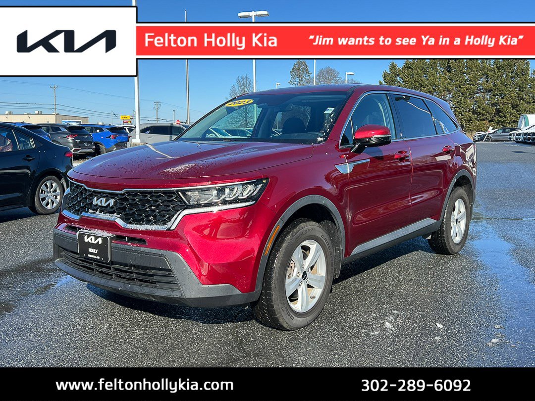 Used 2023 Kia Sorento LX image 1