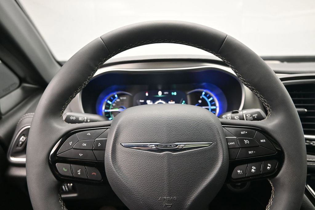 Used 2023 Chrysler Pacifica Limited w/ S Appearance Package FWD image 13