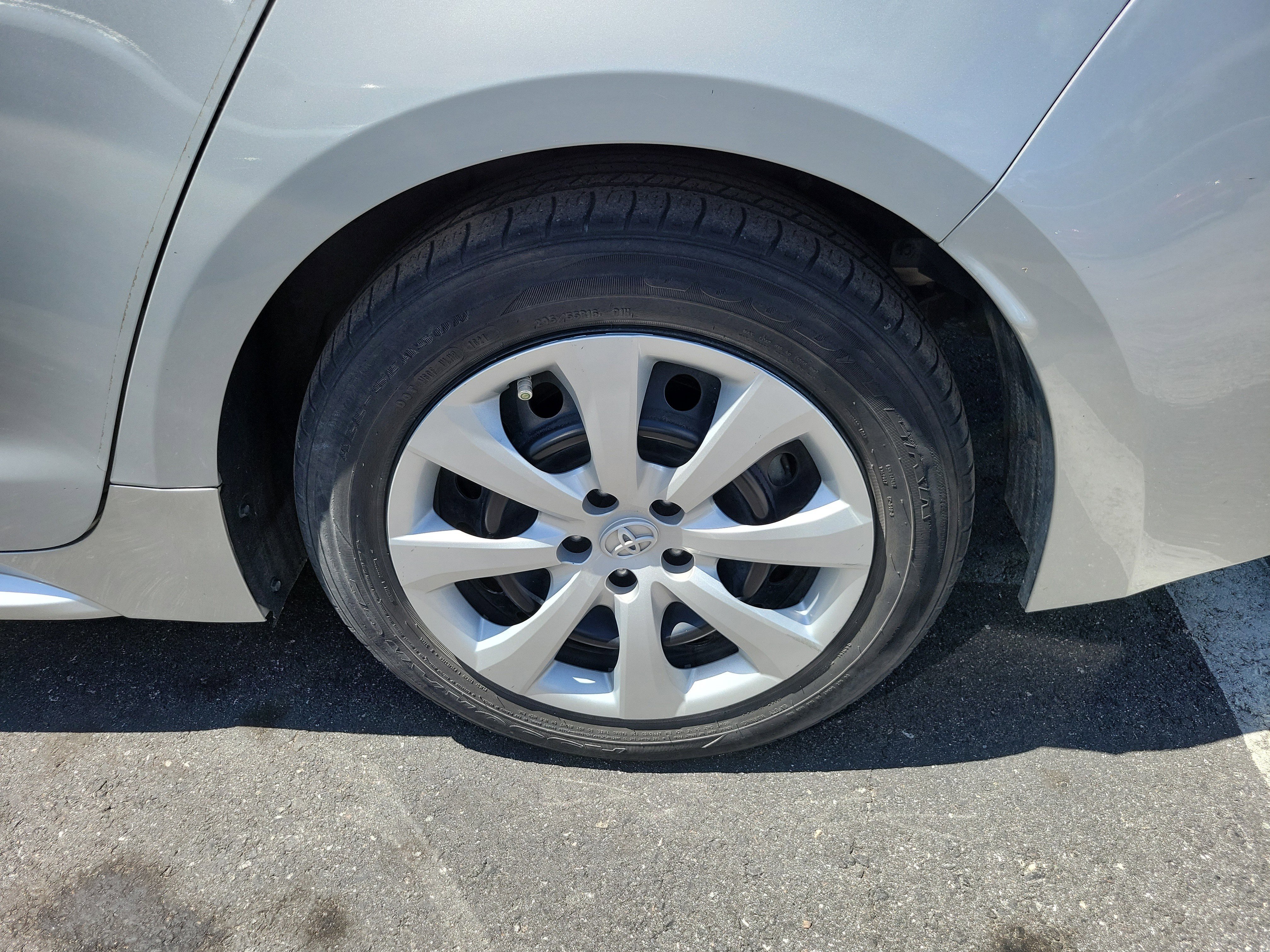 Used 2022 Toyota Corolla LE FWD image 8