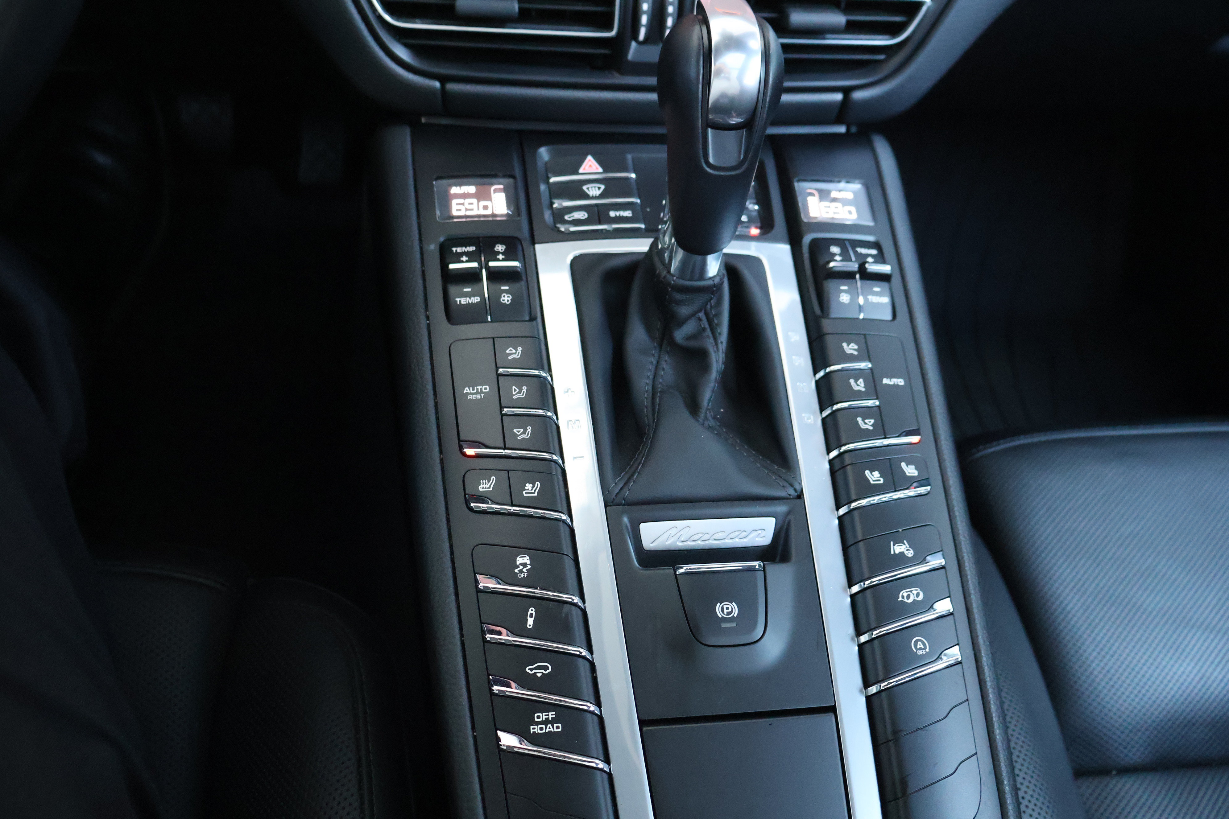 Used 2020 Porsche Macan Turbo AWD/4WD image 41