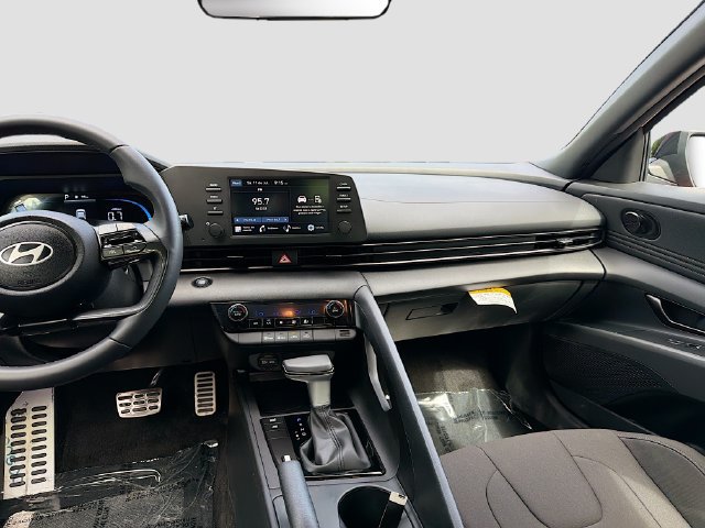 Certified 2026 Hyundai Elantra Sport FWD image 22