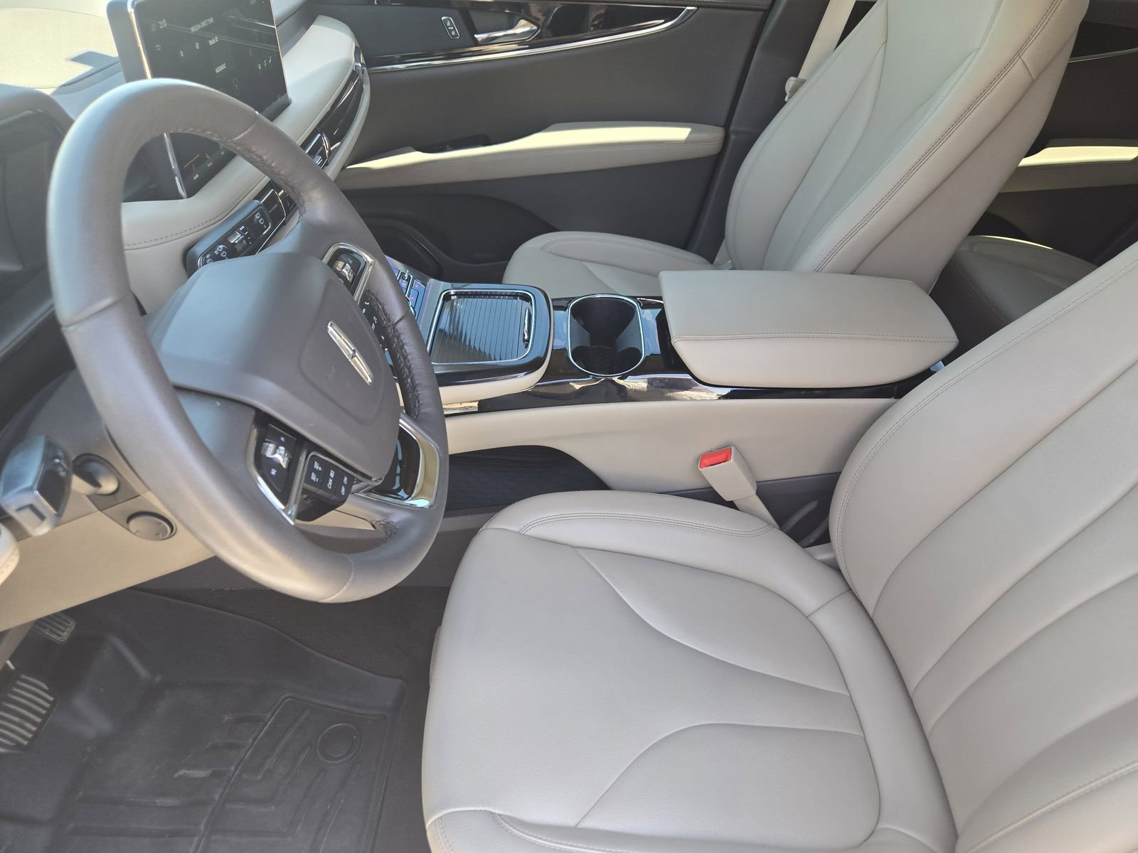 Used 2022 Lincoln Nautilus FWD w/ Premium Package image 16