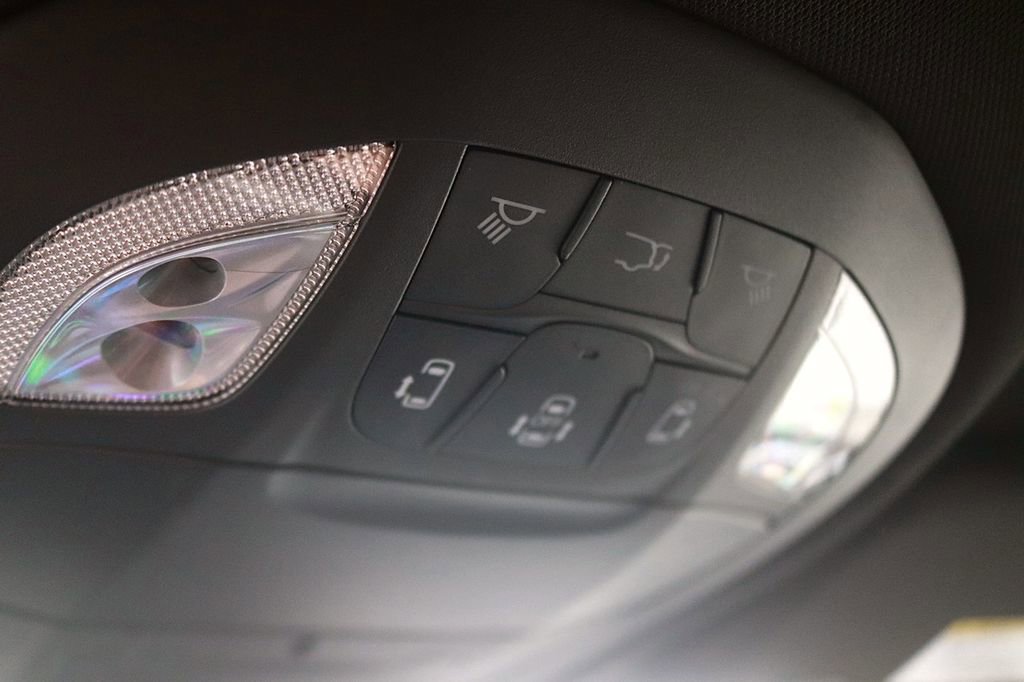 Used 2025 Chrysler Pacifica Select FWD image 29