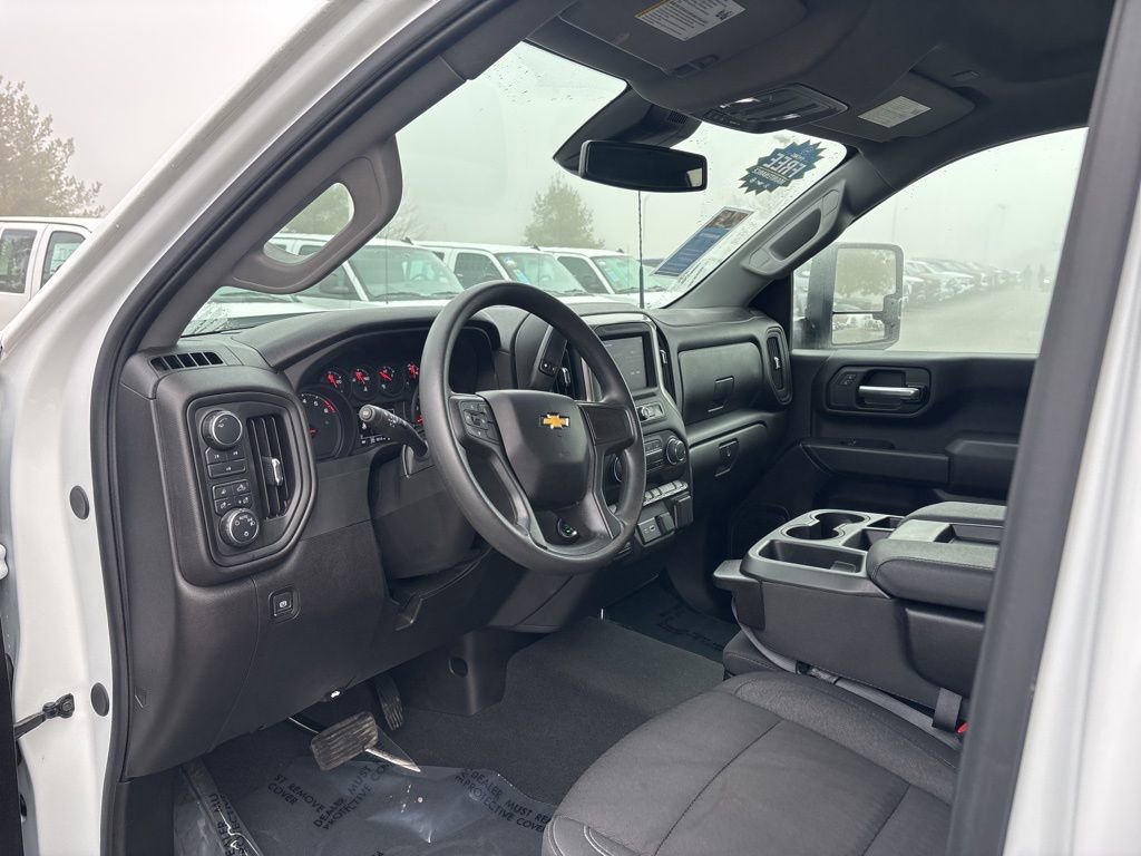 Used 2025 Chevrolet Silverado 2500 Custom w/ Custom Value Package image 16