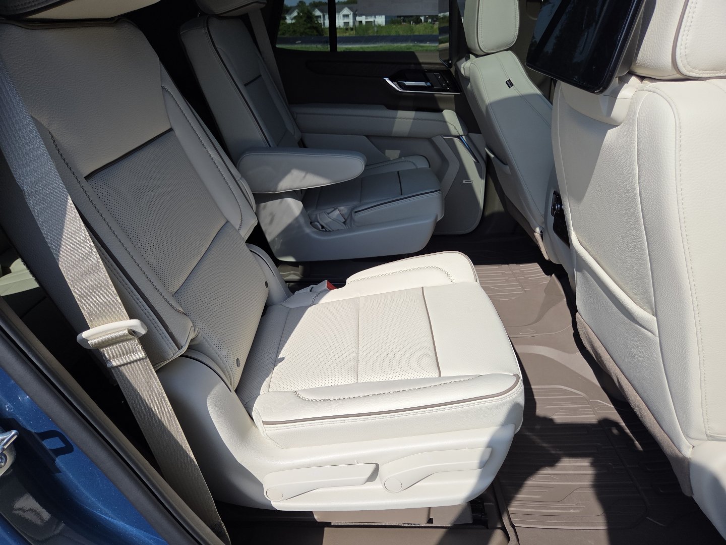 New 2026 GMC Yukon Denali w/ Denali Reserve Package AWD/4WD image 29