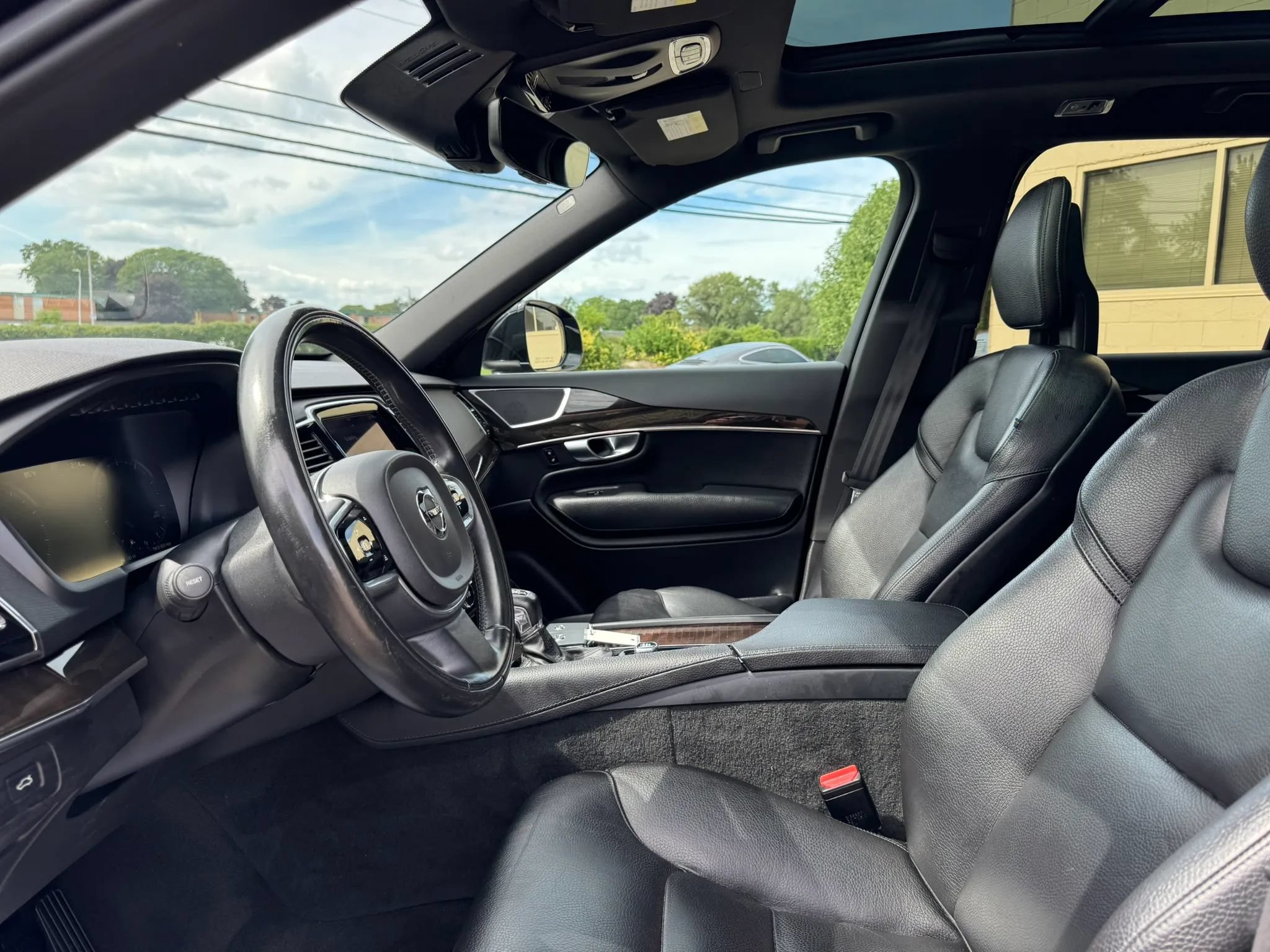 Used 2018 Volvo XC90 T6 Momentum w/ Convenience Package AWD/4WD image 20