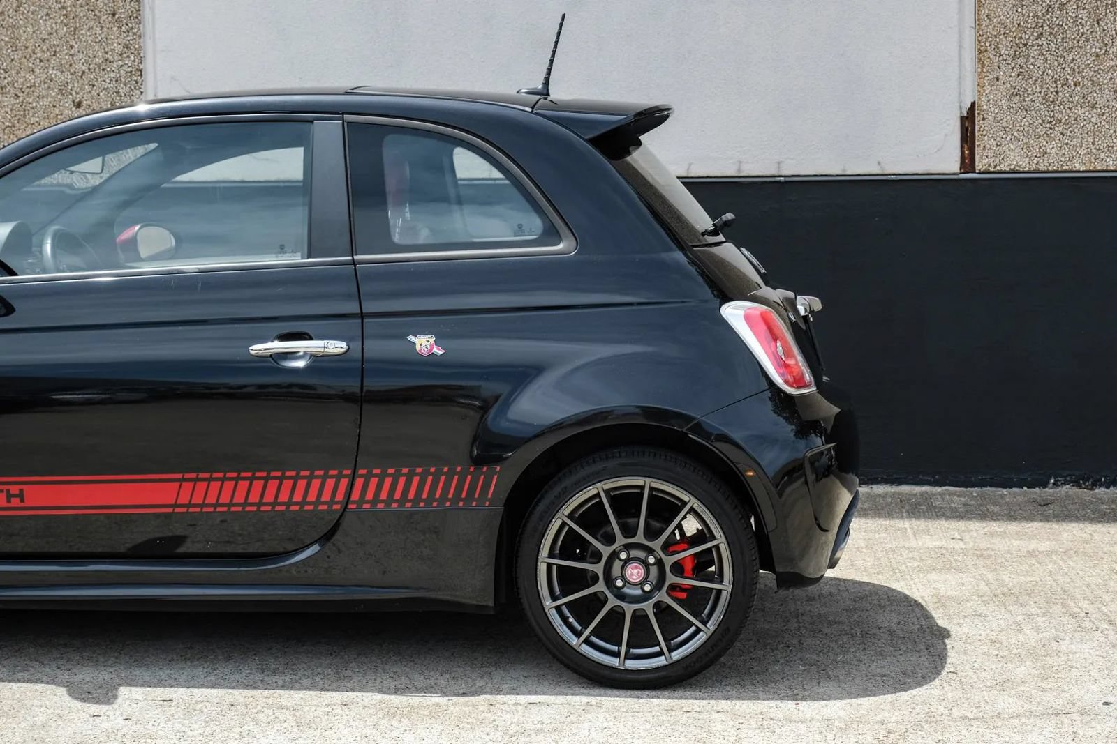 Used 2013 FIAT 500 Abarth w/ Comfort/Convenience Group FWD image 17