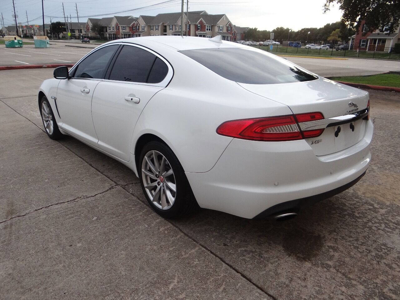 Used 2015 Jaguar XF Premium image 8